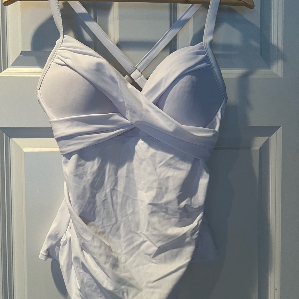 NWT White Women's Tankini Bathing suit top size 10
